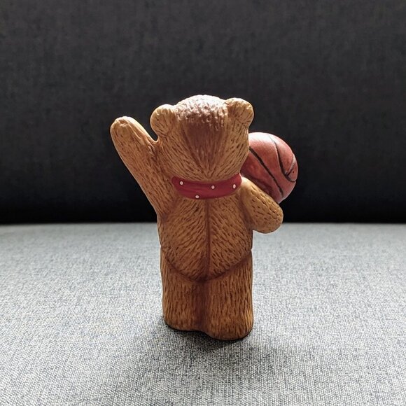 Bear Figurine Enesco Basketball Teddy Bear Lucy Rigg (Lucy and Me) 1981 Vi… - Picture 3 of 3